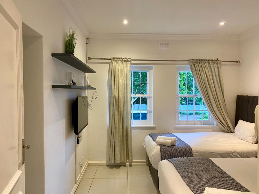 To Let 5 Bedroom Property for Rent in Constantia Western Cape